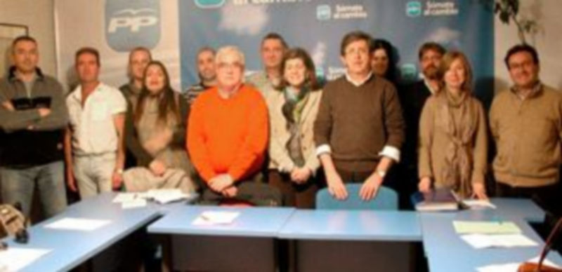 Jesús Postigo encabezó la reunión del PP con los barrios incorporados. / E.A.
