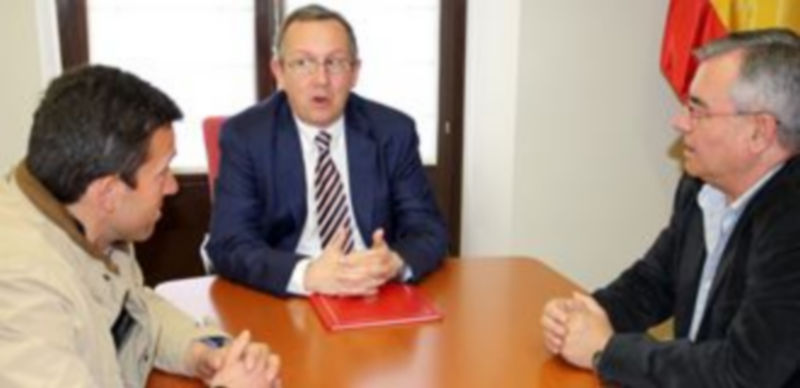 Javier López Escobar (centro)