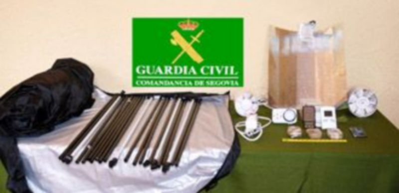 Imagen del material incautado al hombre que ha pasado a disposición judicial.  / El Adelantado