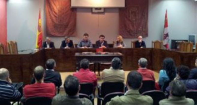 La reunión de los populares en Cuéllar contó con la presencia de parlamentarios nacionales y regionales. / El Adelantado