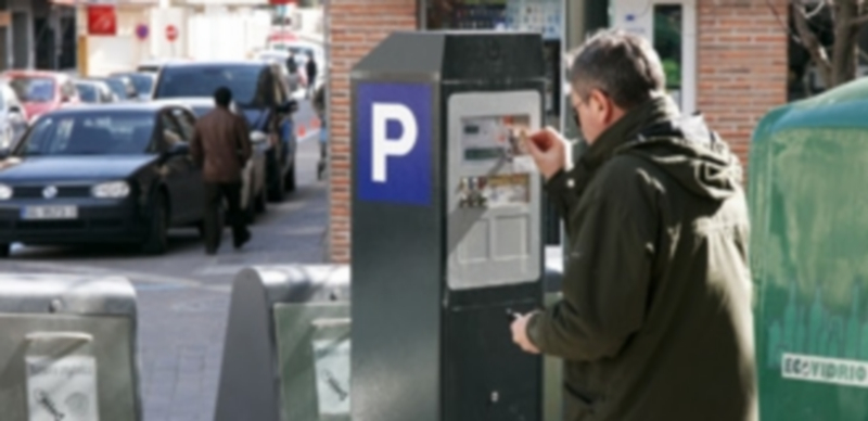 ´La maquina expendedora de tiques de la calle Resina es la más recaudadora. / Gabriel Gómez