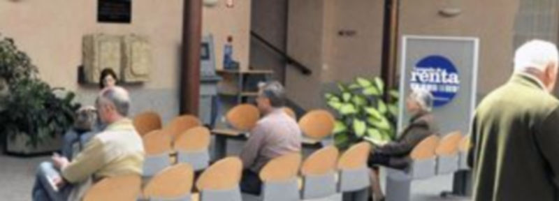 Muchos segovianos van a la Delegación Provincial de Hacienda a realizar su declaración. / Alberto Benavente