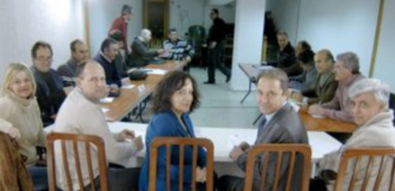 Un momento de la reunión de ayer de los parlamentarios socialistas con las organizaciones agrarias. / A. Benavente