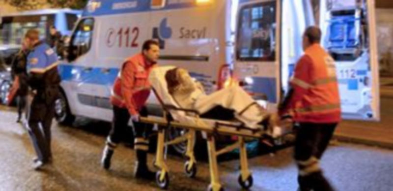 Imagen de una intervervención llevada a cabo por equipos del servicio 112 en la capital segoviana. / Alberto Benavente