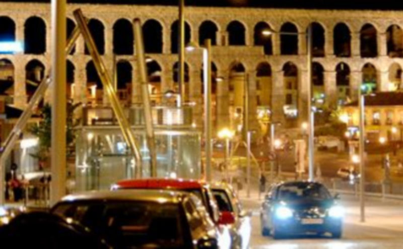 Imagen de parte del nuevo mobiliario de la avenida de Padre Claret. / A.Benavente