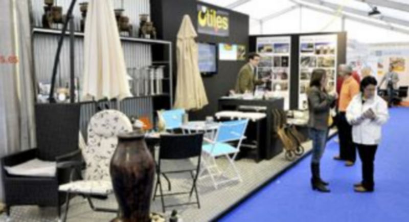 El stand de Útiles llamó la atención debido a que se renovó cada jornada de la II Feria Inmobiliaria de Segovia y Provincia. / Alberto Benavente