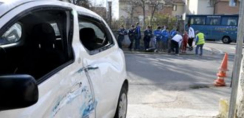 Estado en el que quedó uno de los turismos siniestrados en San Cristóbal de Segovia. / ALBERTO BENAVENTE