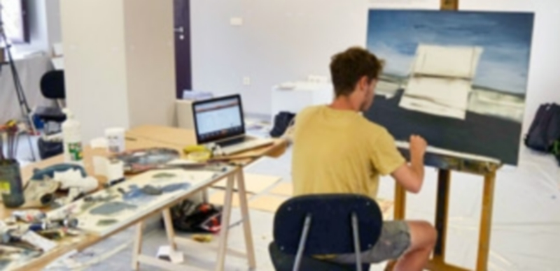 Un alumno del Curso de Pintores Pensionados de la pasada edición