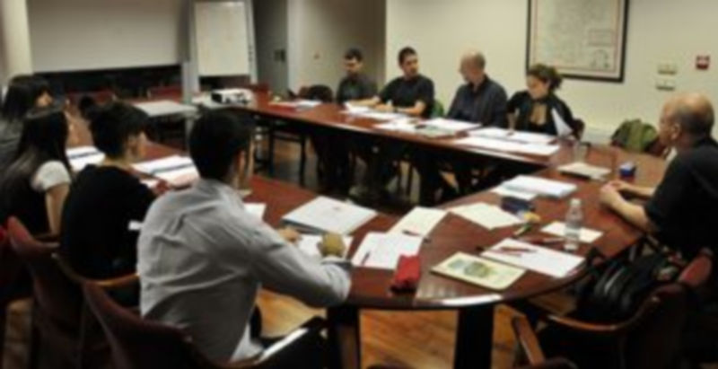 El profesor de la universidad alemana FHWT Andreas Kunzmann y el grupo de alumnos