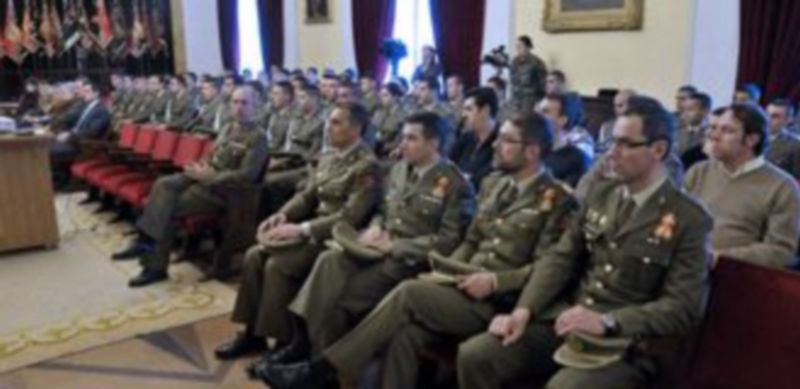 Los alumnos de la Escala Basica de Suboficiales que cursan estudios en la Academia de Artillería siguieron con interés el acto inaugural. / Juan Martín