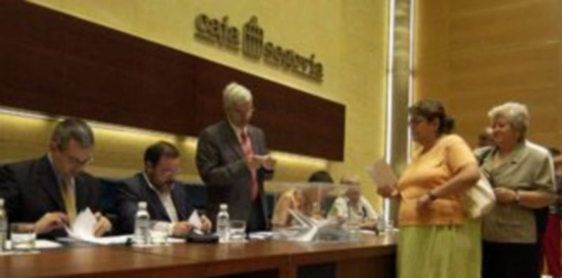 Imagen de archivo de uno de los últimos procesos electorales llevados a cabo en Caja Segovia. / Juan Martín