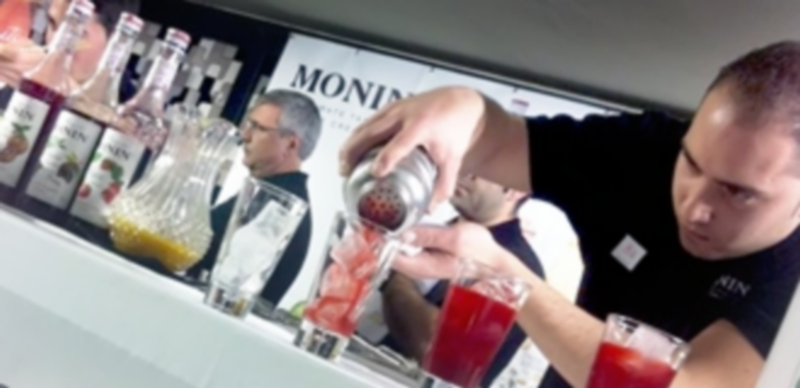 Un momento de las pruebas en las que tuvieron que competir los barman segovianos en Bilbao. / El Adelantado