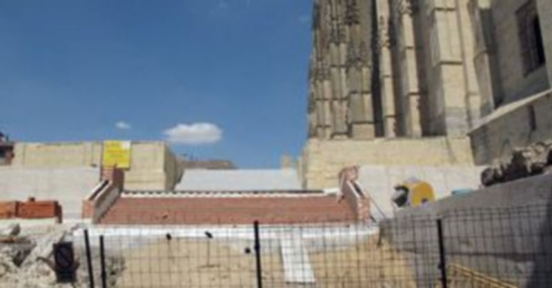 El proyecto tiene como objetivo recuperar el enlosado y el muro perimetral./ G. A.