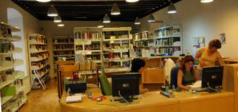 La Biblioteca realizó en 2010 más de 93.000 préstamos de libros. / Juan Martín
