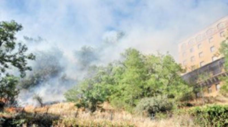 Momento del incendio en el Paseo del Salón / KAMARERO