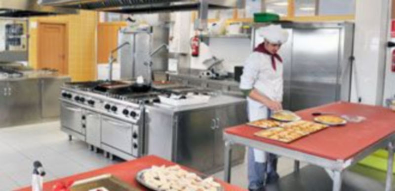 Instalaciones donde se desarrollan las clases de cocina en el Centro Integrado de Formación Profesional. / Kamarero