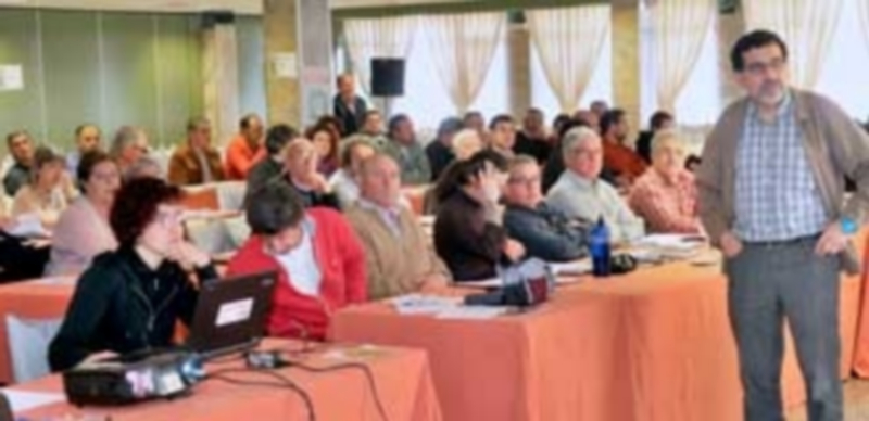 Un momento de la primera jornada de apicultura celebrada ayer en el hotel Puerta de Segovia. / Kamarero