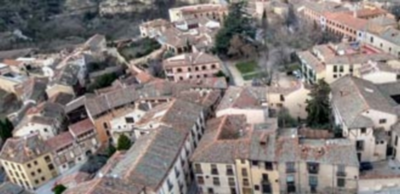 Imagen aérea de parte del centro histórico de la capital segoviana. / Kamarero