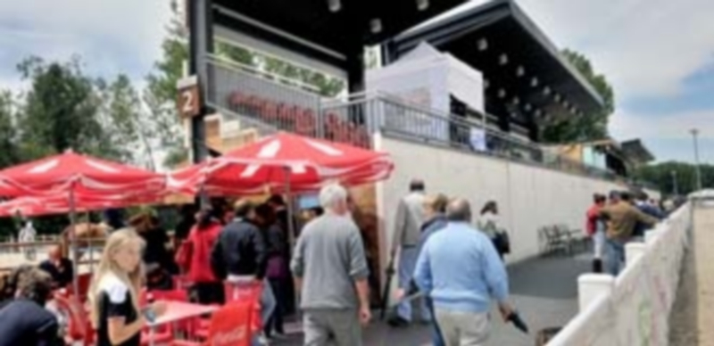 Imagen de las gradas del Centro Ecuestre