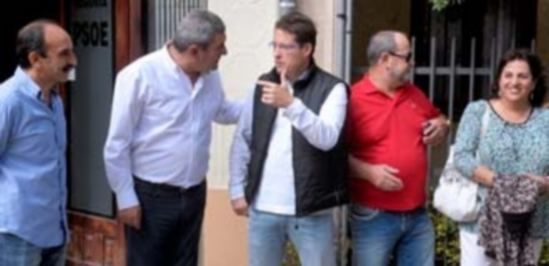 “Queremos recuperar la credibilidad de los ciudadanos con el ejemplo” 1 Julio Villarrubia conversa con militantes segovianos