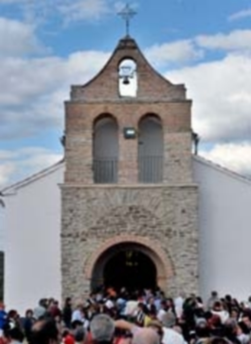 Entrada a la ermita de la Virgen del Castillo