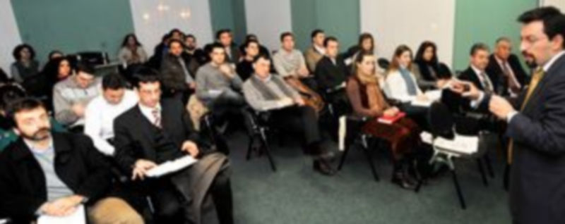 El salón de actos de la sede de la Federación Empresarial Segoviana