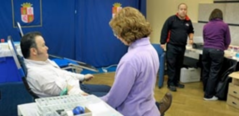 Los profesionales del Centro de Hemoterapia se trasladaron a la sede de la Junta en Segovia para las donaciones. / Kamarero