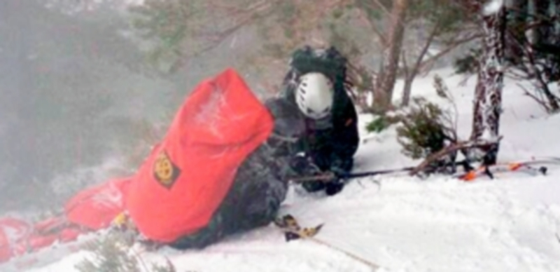 Imagen de un momento del rescate en el Pico del Lobo. / El Adelantado