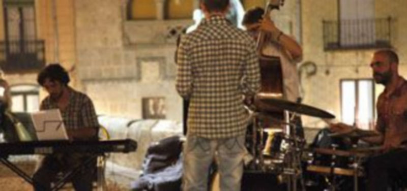 Una de las actuaciones de ‘Vete al fresco’ en la Plaza de San Martín. / El Adelantado