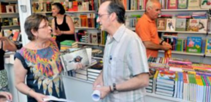 Un momento de la inauguración de la feria celebrada ayer en la Avenida Fernández Ladreda. / Lara Mazagatos