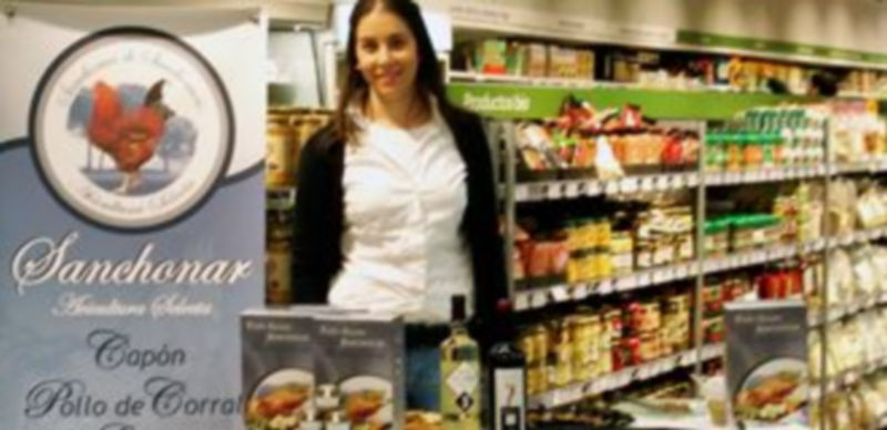 Imagen de un puesto de promoción de los alimentos de Segovia. /E. A.