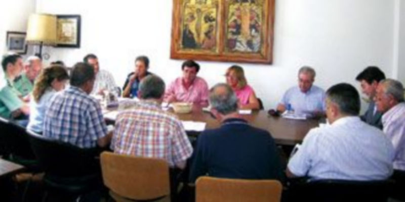 Un momento del desarrollo de la Junta de Seguridad Ciudadana ayer en la villa./GABRIEL GÓMEZ