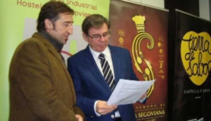 Javier García Crespo (i.) y Julián Duque (d.) minutos antes de la presentación./ EUROPA PRESS