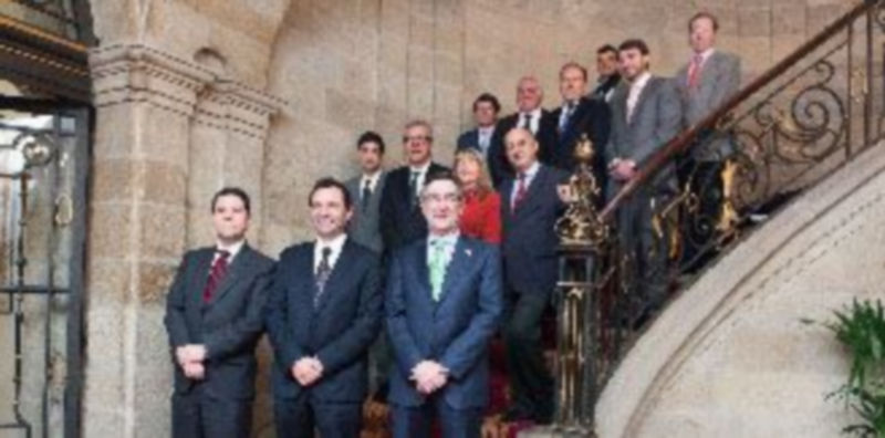 Los alcaldes y concejales del Grupo en la tradicional foto de familia. / A. S.