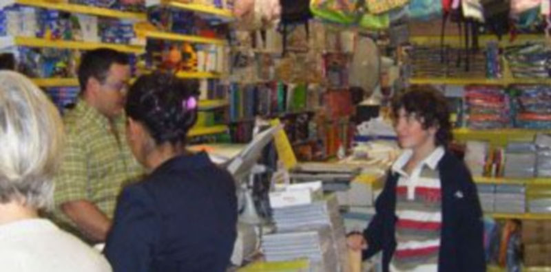 Las familias comienzan a organizar la compra de libros de texto y material escolar en verano./El Adelantado