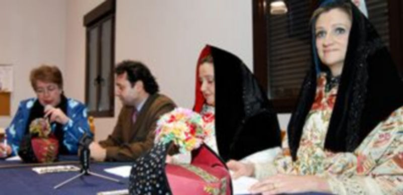 Pedro Arahuetes y las alcaldesas de Zamarramala