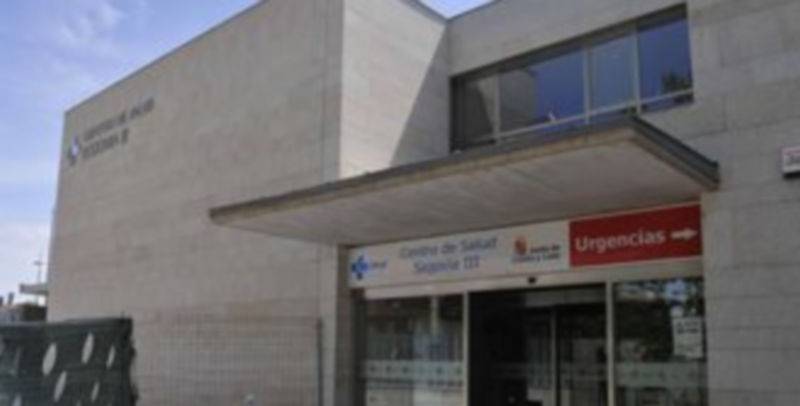 Fachada principal del centro de salud Segovia III