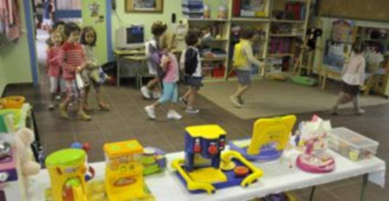 Las familias tienen que hacer en abril los trámites para que los niños puedan iniciar el curso en septiembre. / Juan Martin