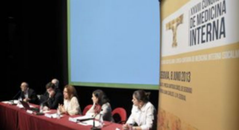 Participantes en la mesa redonda sobre alternativas a la hospitalización convencional