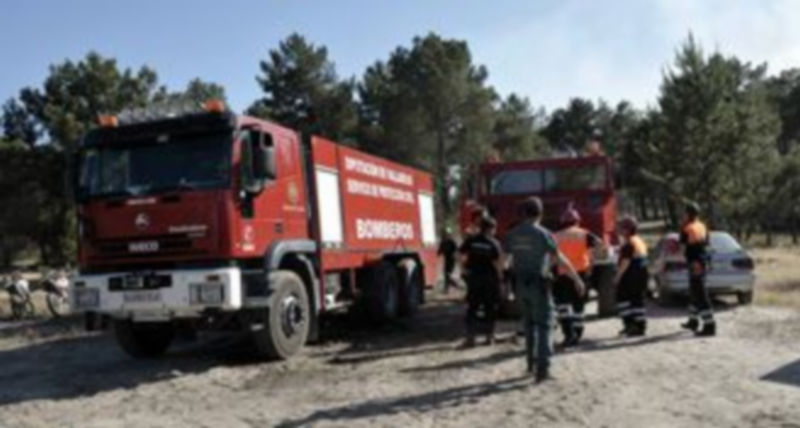 Un camión de incendios