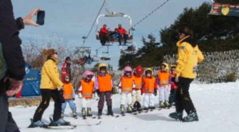 Un grupo de niños es una de las pistas de debutantes de la estación de La Pinilla. / G.H.