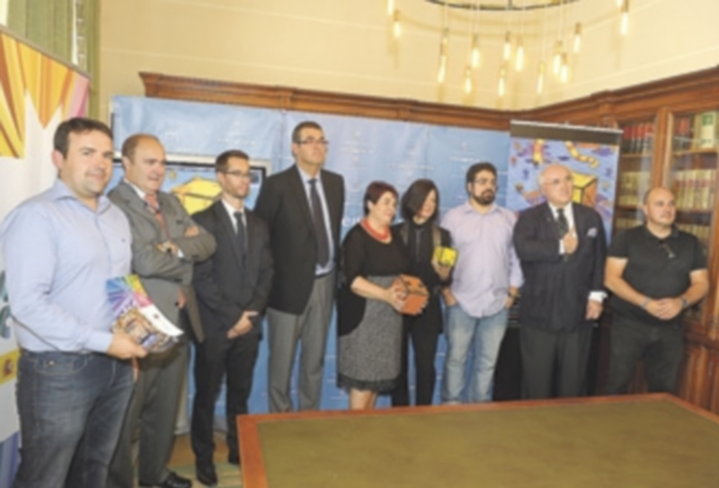 Autoridades del Ayuntamiento y organizadores del festival durante su presentación/ Kamarero