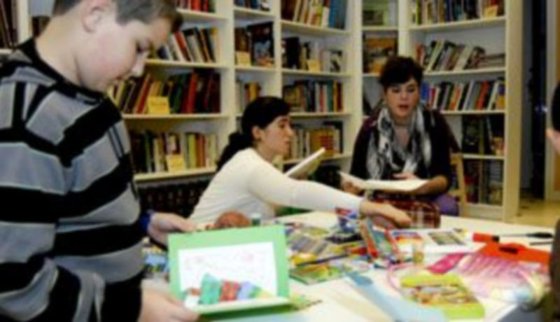 Una de las actividades dirigidas a niños que se han realizado en la librería solidaria AIDA Books&More de Segovia. / A. B.