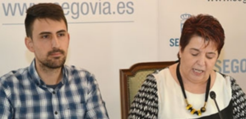 Álvaro Serrano y Clara Luquero presentaron las actividades de Segovia Joven para los meses de invierno. / T. DE SANTOS