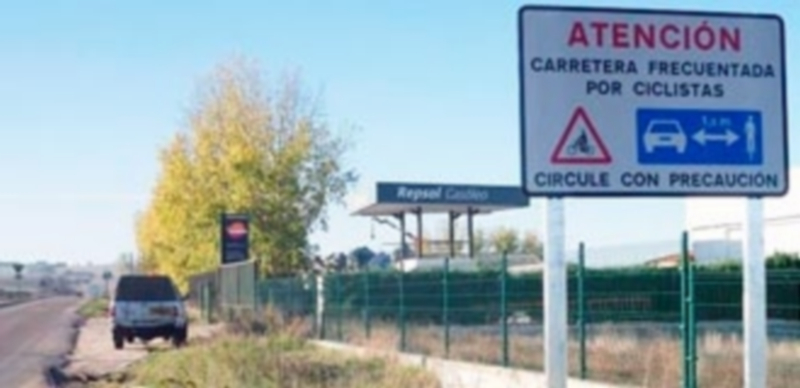 Las nuevas señales que la Junta está instalando en las carreteras de la Comunidad para prevenir sobre el tránsito de ciclistas. / E. A.