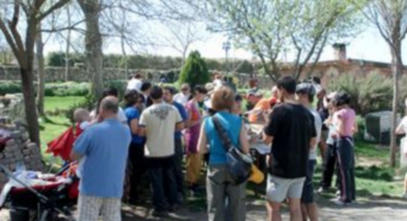 Participantes en uno de los paseos sobre agricultura ecológica. /EL ADELANTADO