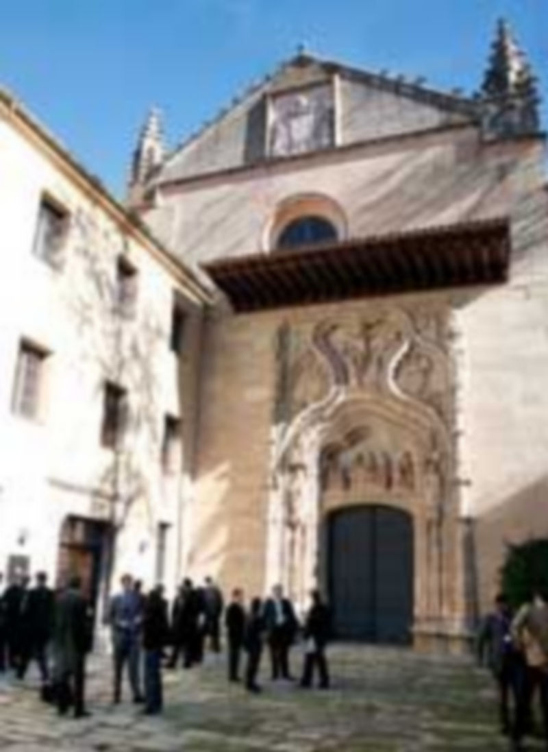 Entrada al campus de IE Universidad en Segovia. / El Adelantado