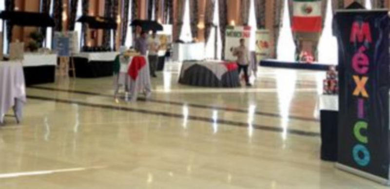 Montaje de los stand que este fin de semana están disponibles en el encentro cultural en los Ángeles de San Rafael. / L. M.