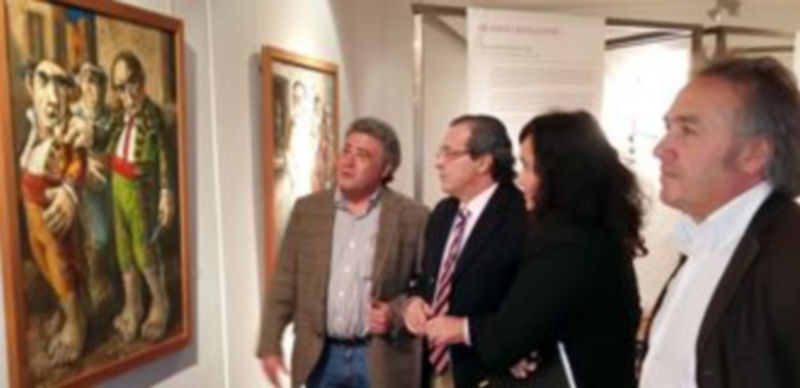 Inauguración de la exposición que reúne cuadros de Félix de la Vega y textos de José María Fernández Nieto. / El Adelantado