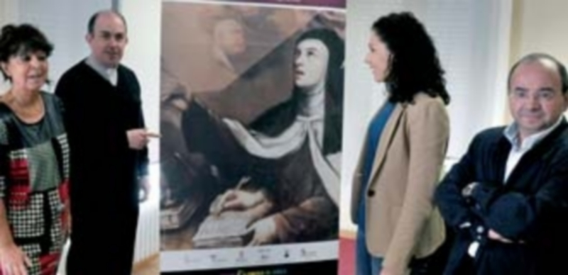 Claudia de Santos (i.) en una reunión de las Ciudades Teresianas./ E.A.